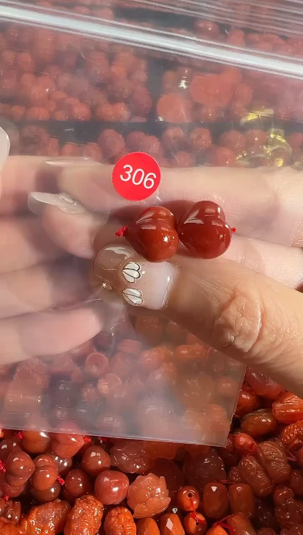 颈饰未镶嵌南红玛瑙1