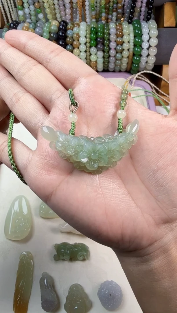 颈饰未镶嵌和田玉紫**?吊坠