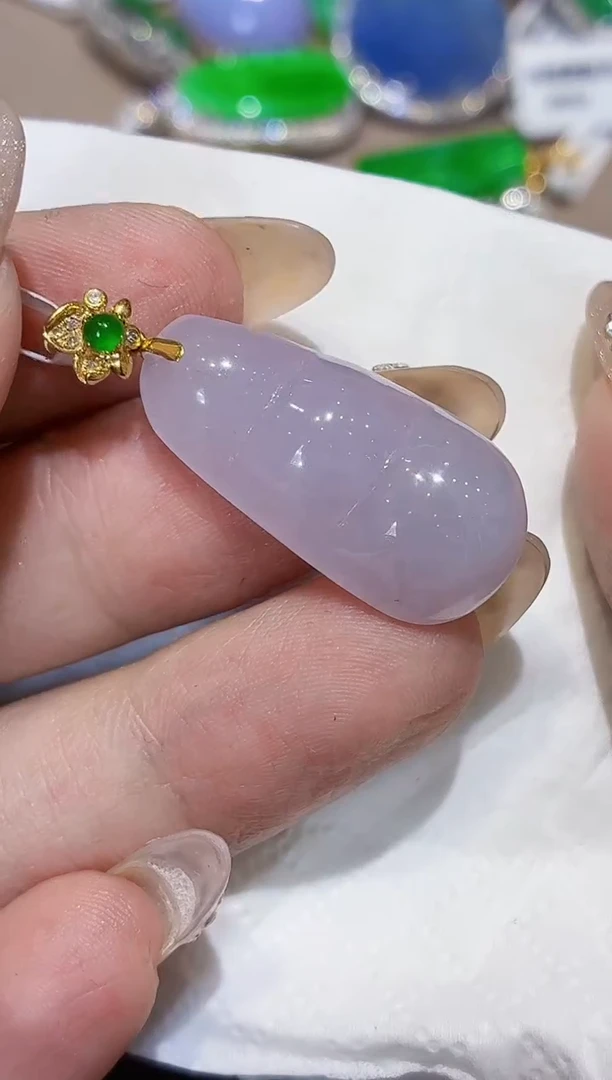 颈饰18K金镶嵌翡翠天然A货翡翠