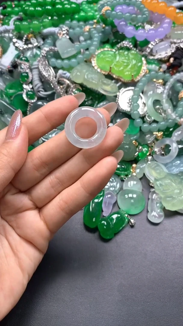 颈饰未镶嵌翡翠(配扣头多样性发其一）13