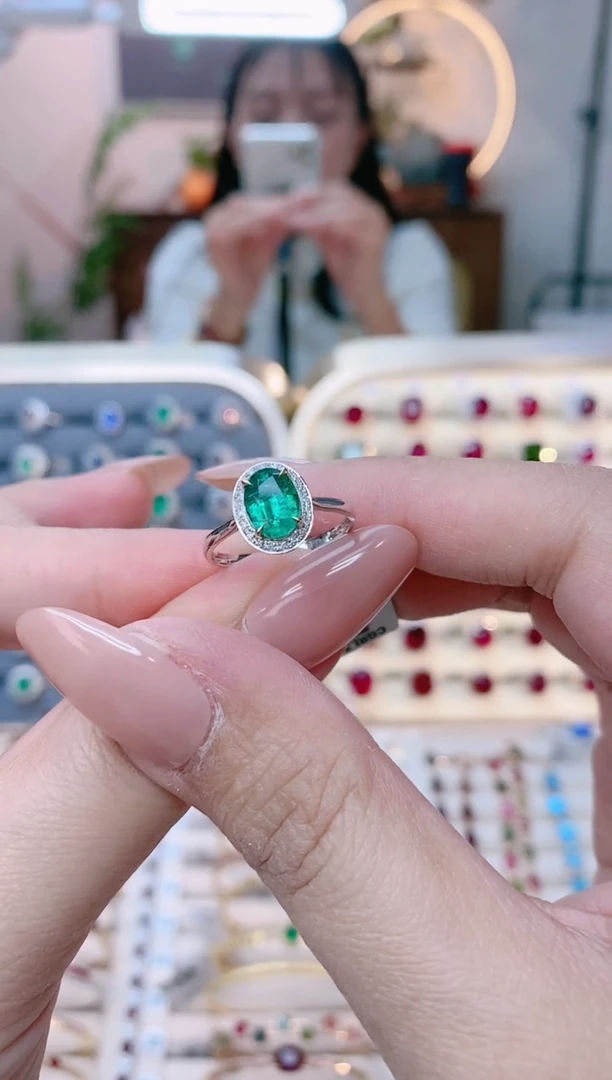 【闪购商品】祖母绿18K金戒指18K金镶嵌1