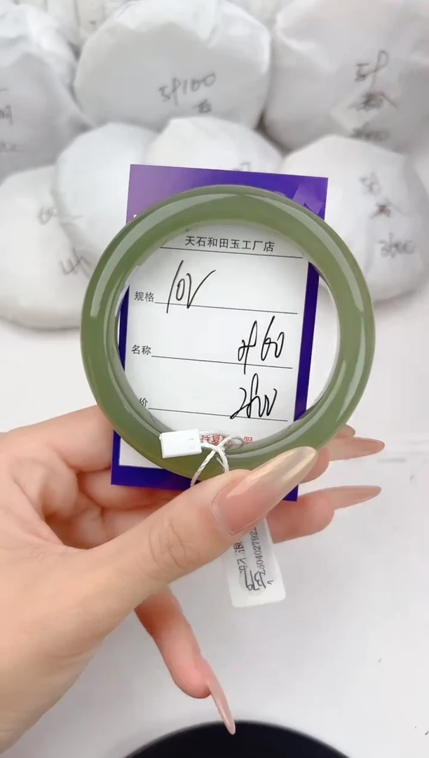 和田玉手镯未镶嵌102颜色微差无瑕疵