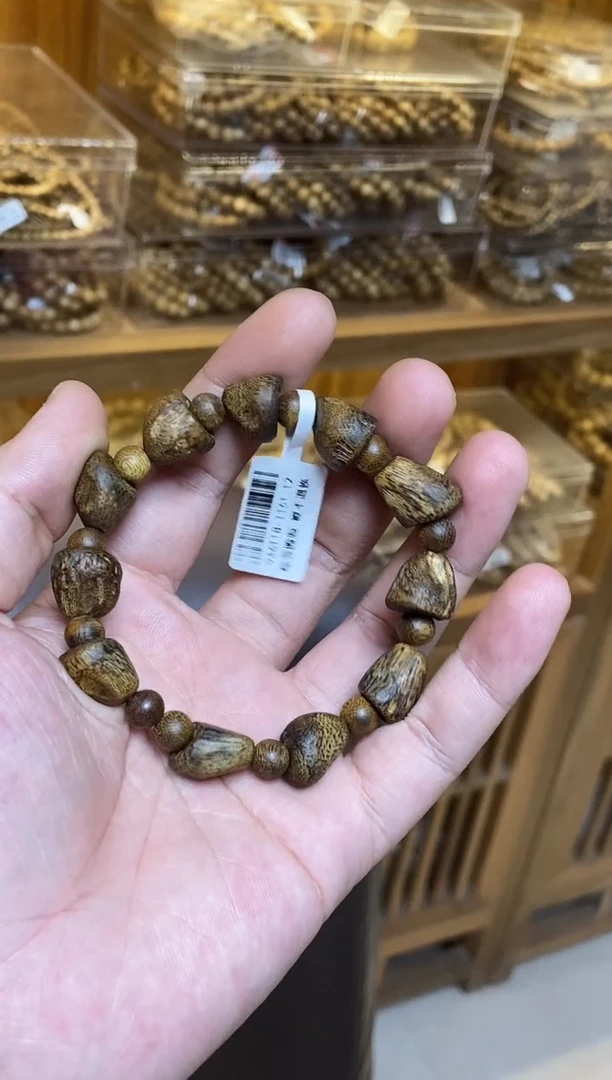 沉香手串海南红金猊随型单圈留疤多样性发其一
