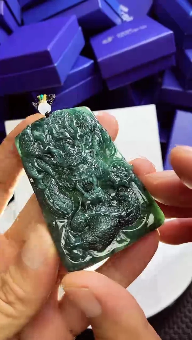 翡翠未镶嵌颈饰