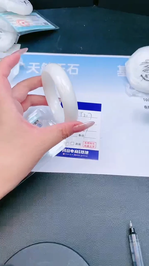 未镶嵌手镯和田玉23T217-56