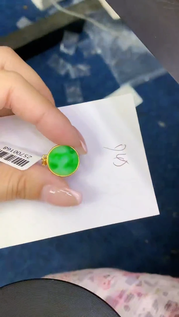 翡翠未镶嵌颈饰缅甸天然翡翠A货