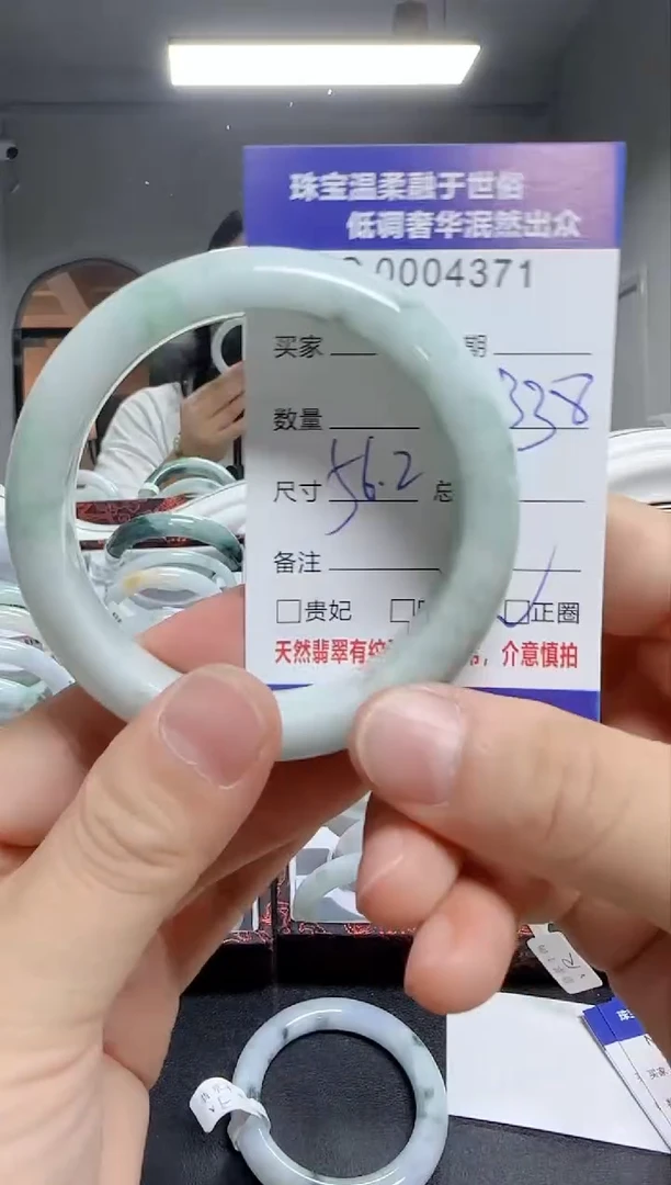 翡翠手镯未镶嵌天然翡翠A货