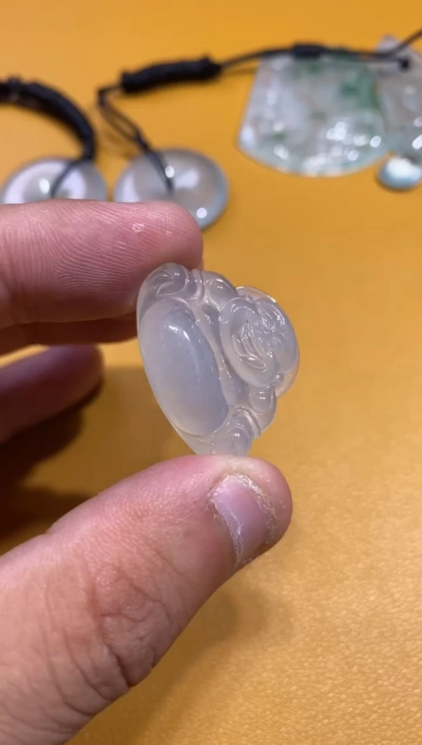 吊坠(不含链)未镶嵌翡翠佛公680  21.6  29.1  6.1