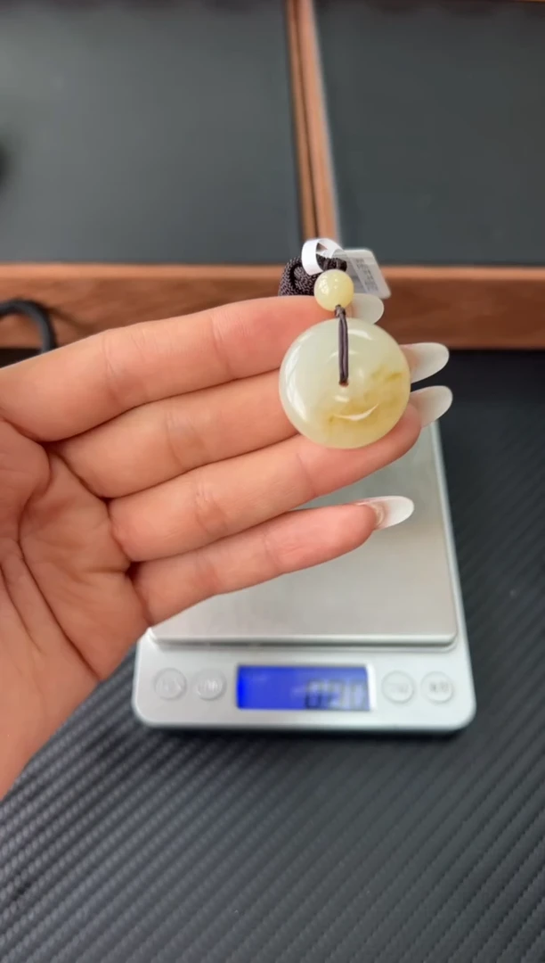 吊坠(赠链)未镶嵌和田玉且末金山微色差