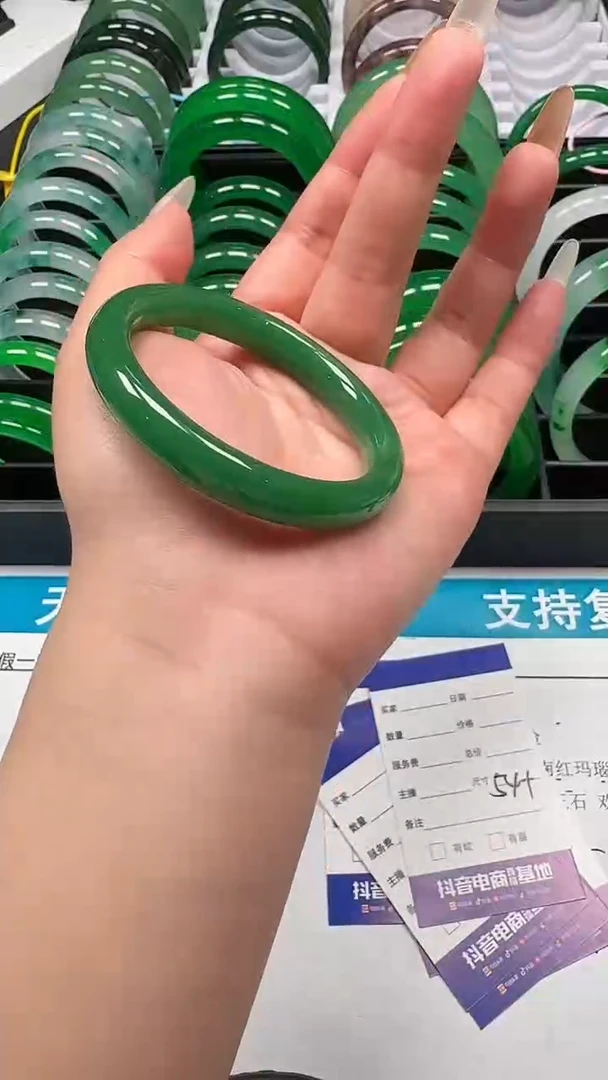 未镶嵌手镯石英岩玉7