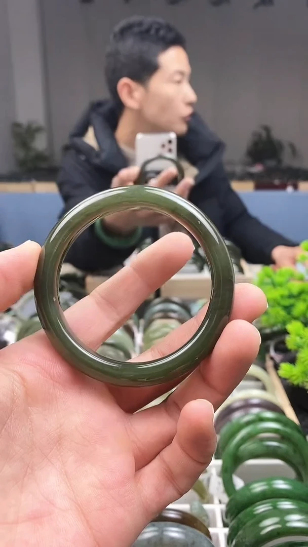 【闪购商品】和田玉手镯未镶嵌58