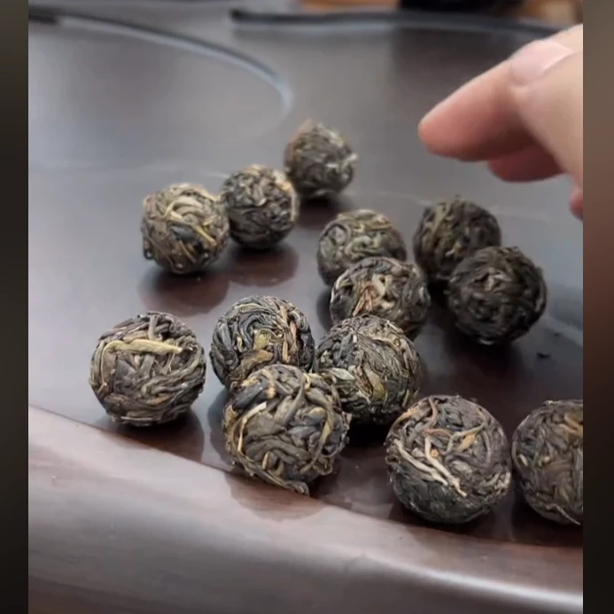 【凌顶御品】私藏2019年薄荷塘一类生茶龙珠
