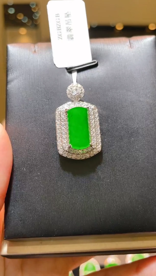 【闪购商品】翡翠吊坠(不含链)未镶嵌A6