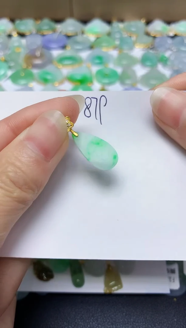 翡翠未镶嵌颈饰 天然翡翠A货