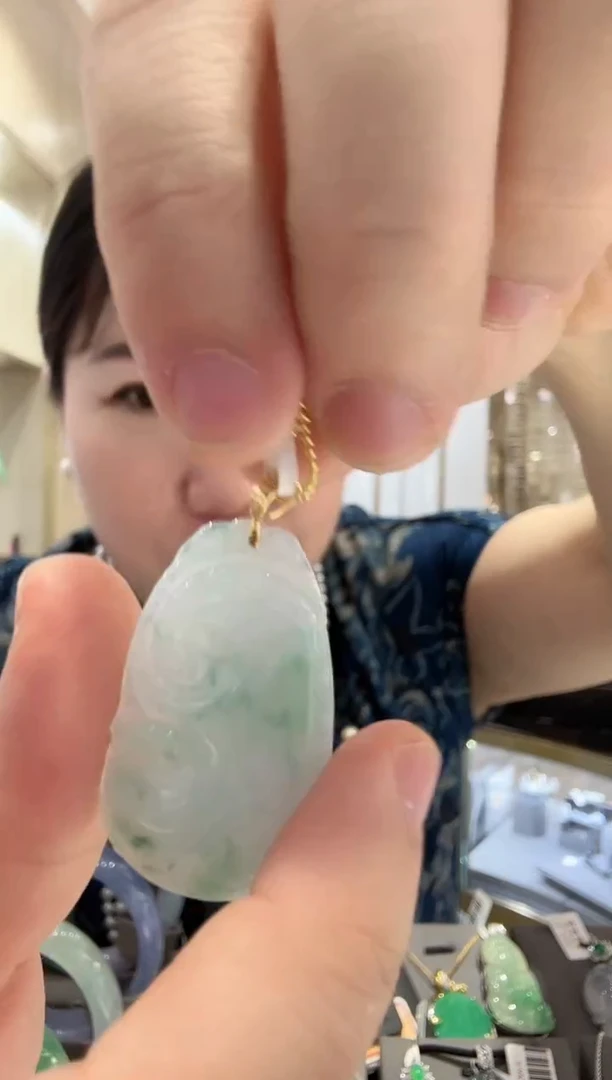 颈饰18K金镶嵌翡翠【19】 如意 飘花