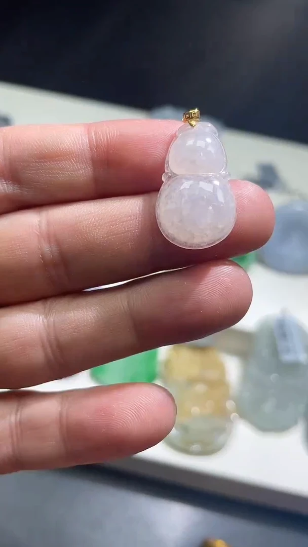 颈饰18K金镶嵌翡翠葫芦