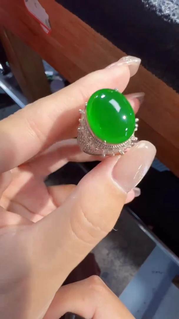 定制翡翠未镶嵌翡翠A货有轻微色差属于正常现象，蛋面1