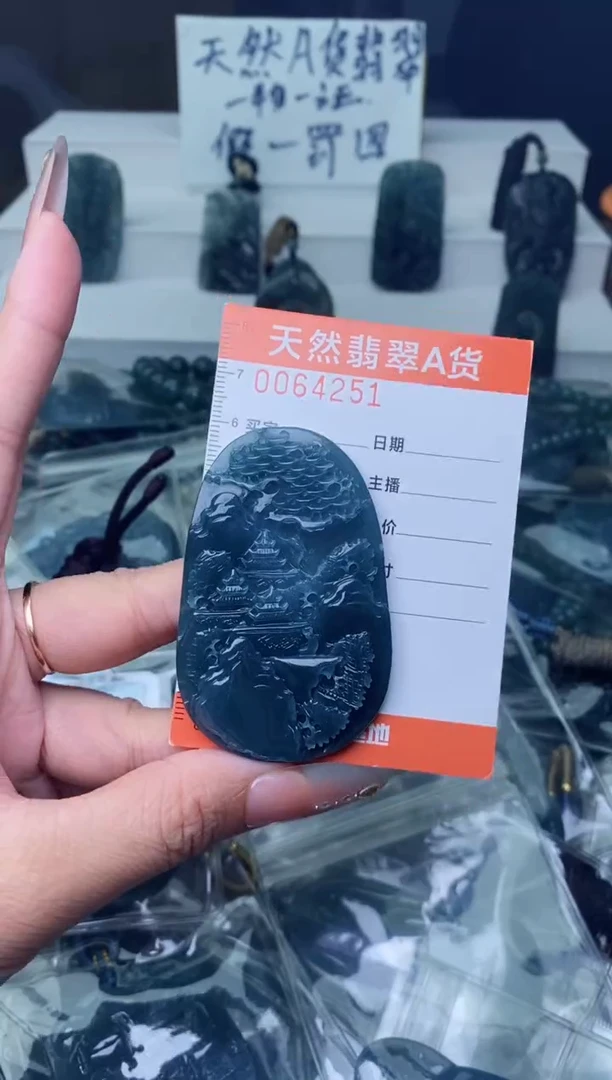 翡翠未镶嵌颈饰