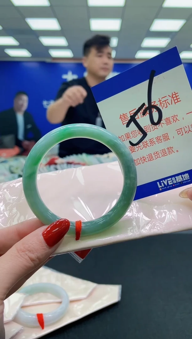 未镶嵌手镯翡翠喵?AAAAAAAAAA