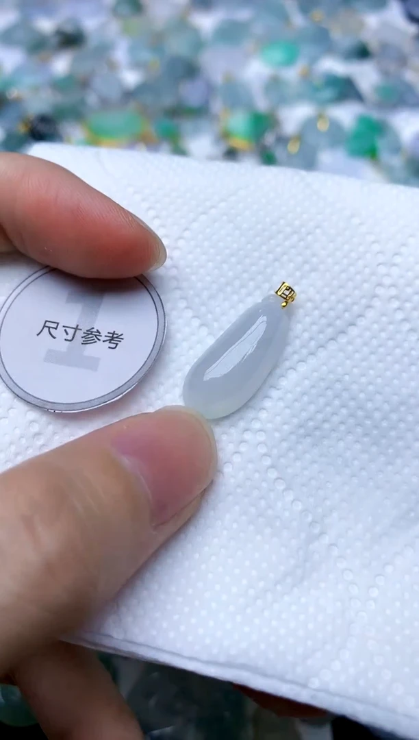 颈饰18K金镶嵌翡翠天然A货翡翠