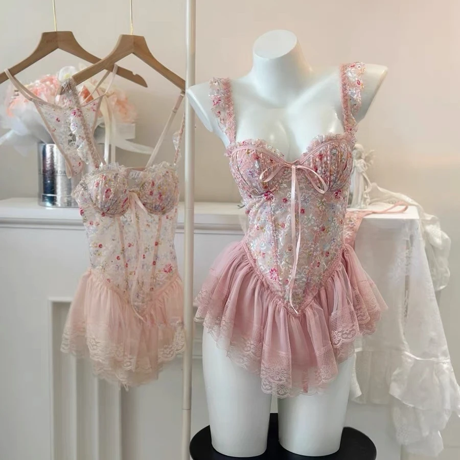 <迪士尼在逃公主>可爱蕾丝刺绣带胸垫钢圈软鱼骨小飞袖吊带睡裙