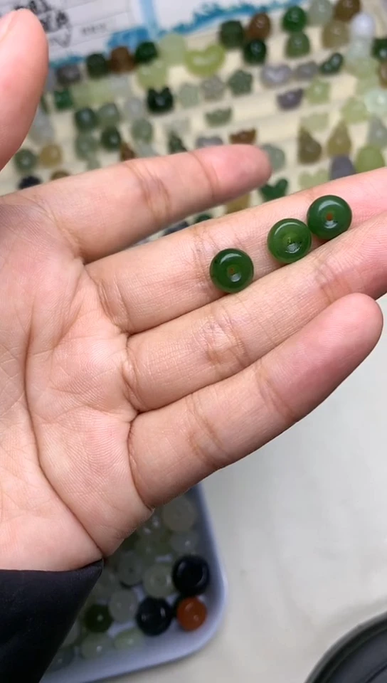 颈饰未镶嵌和田玉3扣