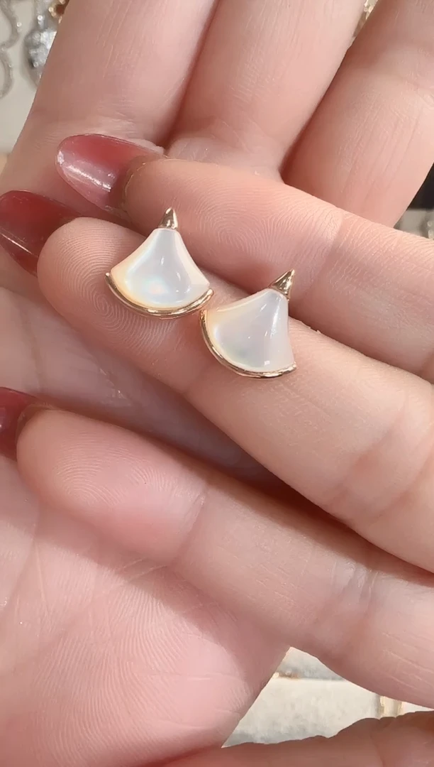 18K金镶嵌贝壳（贝母）耳钉裙子