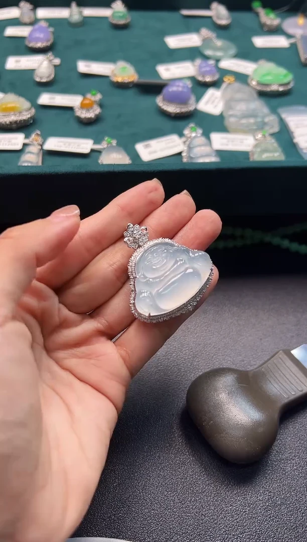 颈饰18K金镶嵌翡翠KBSZ1115-018