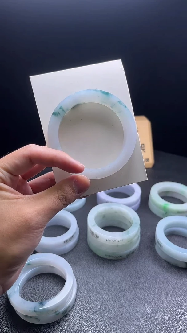 未镶嵌手镯定制翡翠短*忆定制