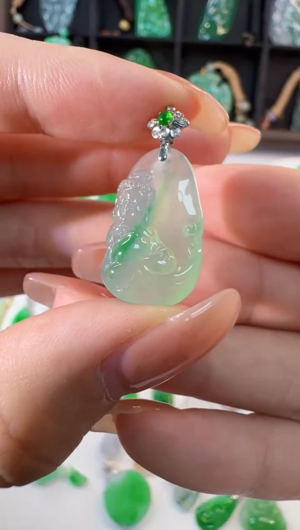 颈饰18K金镶嵌翡翠缅甸A货翡翠