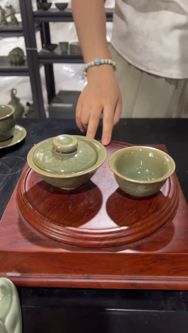 微瑕耀州窑青瓷鸳鸯莲瓣盖碗+鸳鸯小杯