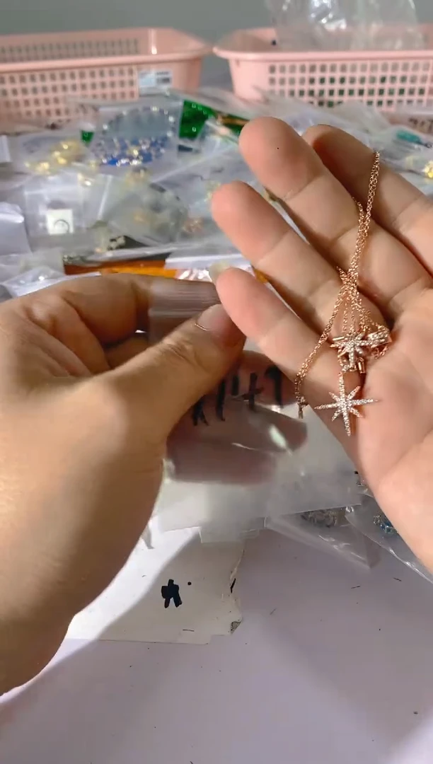 【闪购商品】水晶颈饰银S925镶嵌X149红宝，蓝宝，多样性发一件赠链