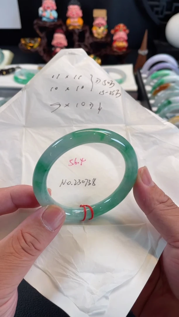 翡翠手镯未镶嵌56圆条 有瑕