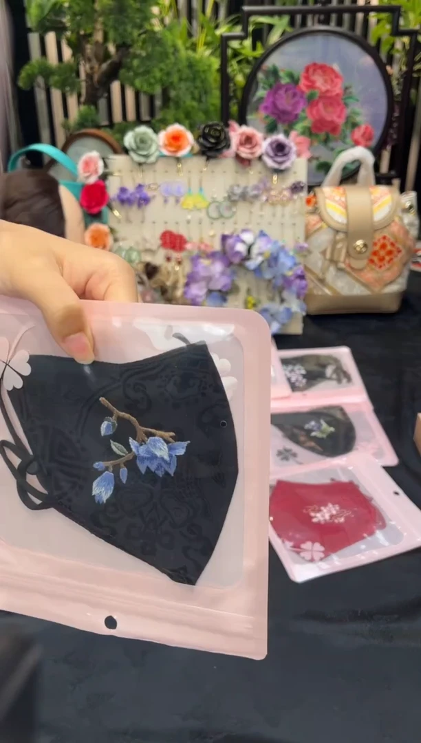 织绣一***于非遗苏绣手工饰品
