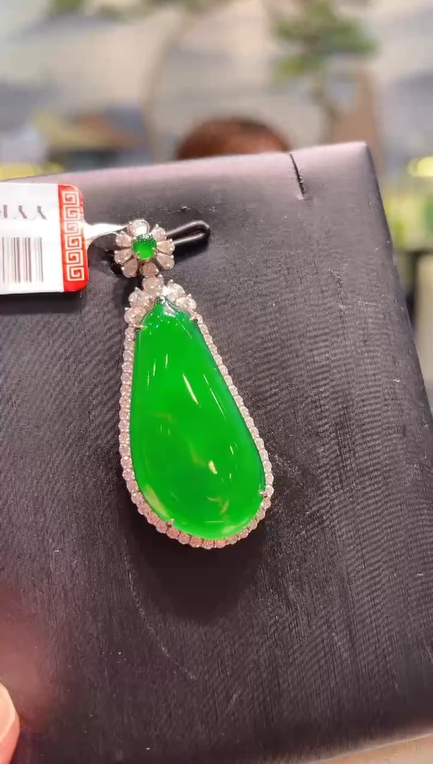 翡翠18K金镶嵌颈饰翡翠A86