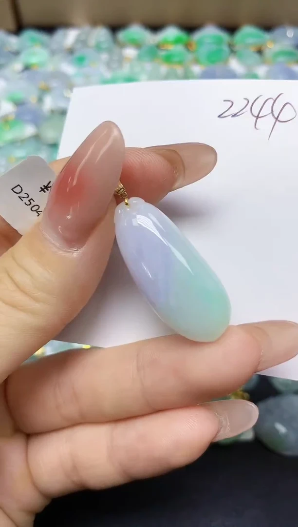 翡翠18K金镶嵌颈饰 天然缅甸翡翠A货