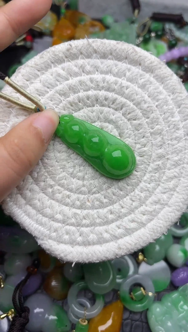 颈饰未镶嵌翡翠缅甸翡翠吊坠