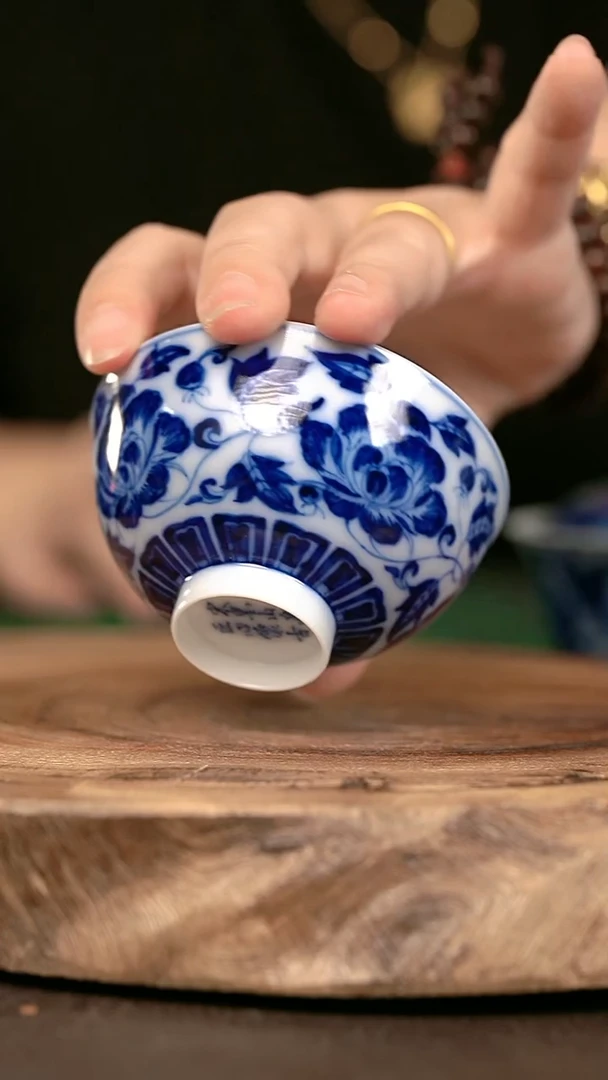 手绘手绘高温现代瓷  气  缠枝牡丹鸡心杯80c