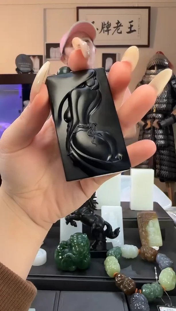 颈饰未镶嵌和田玉青玉美女牌