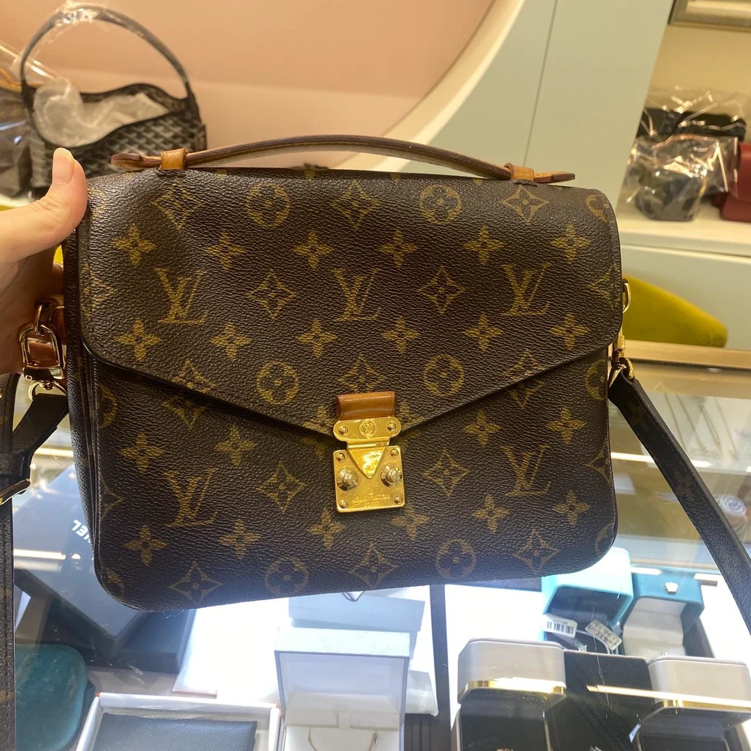 95新 LouisVuitton/路易威登 邮差包T00213