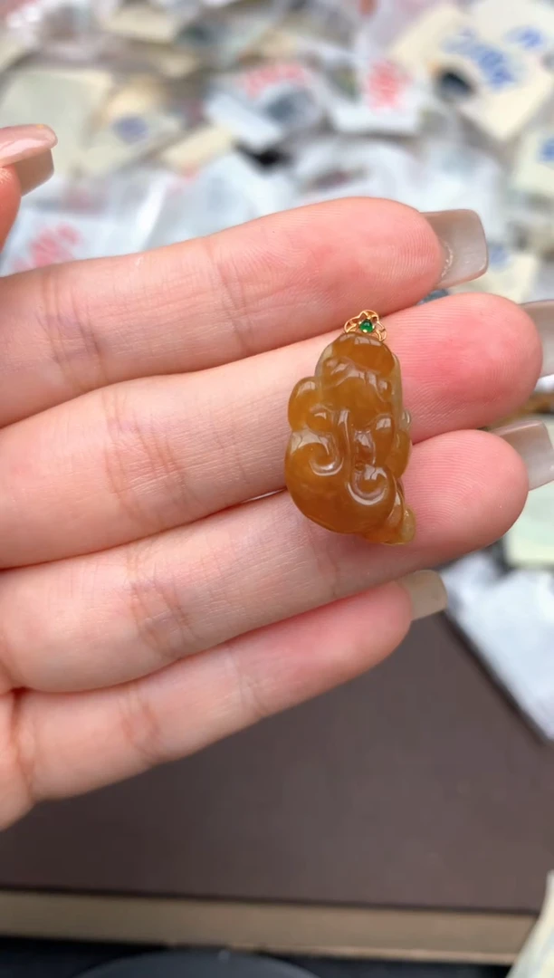 18K金镶嵌挂件翡翠一
