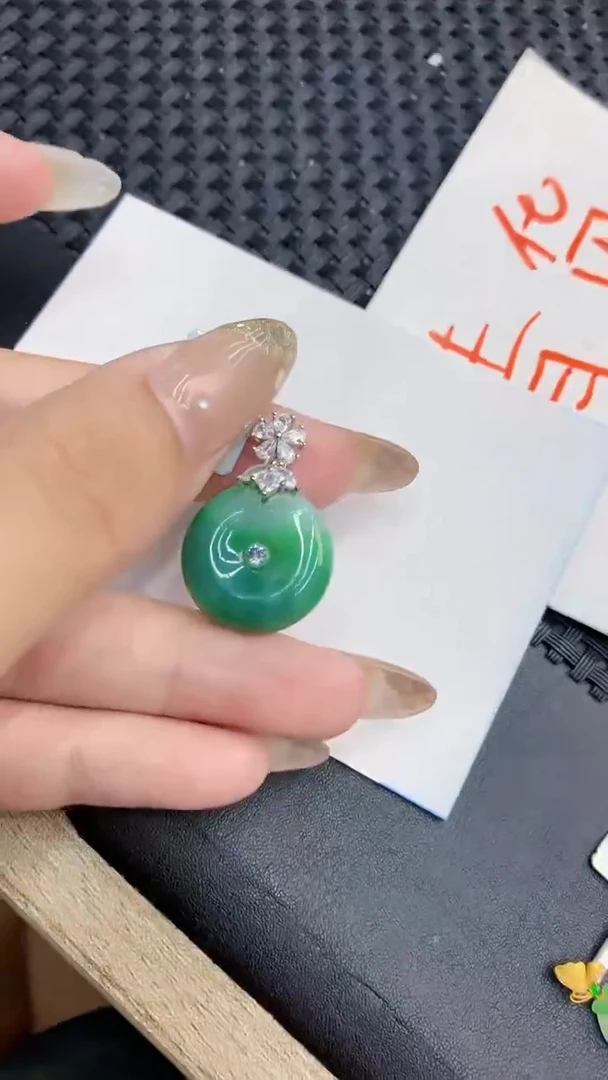 翡翠银S925镶嵌颈饰             8