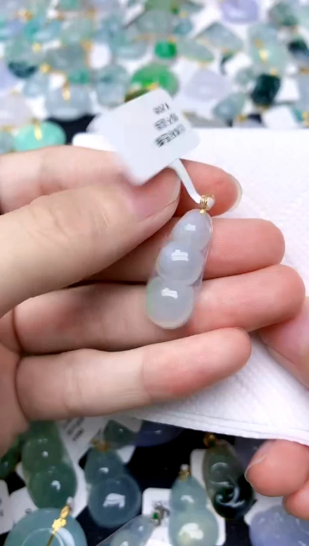 颈饰18K金镶嵌翡翠天然A货翡翠