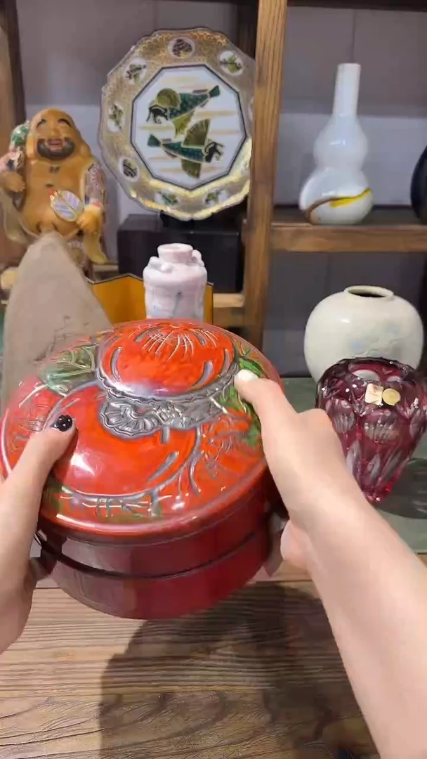 大漆食盒·········