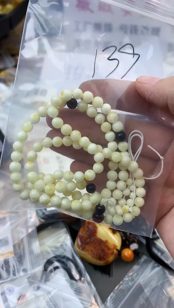 未镶嵌琥珀珠宝奇石235