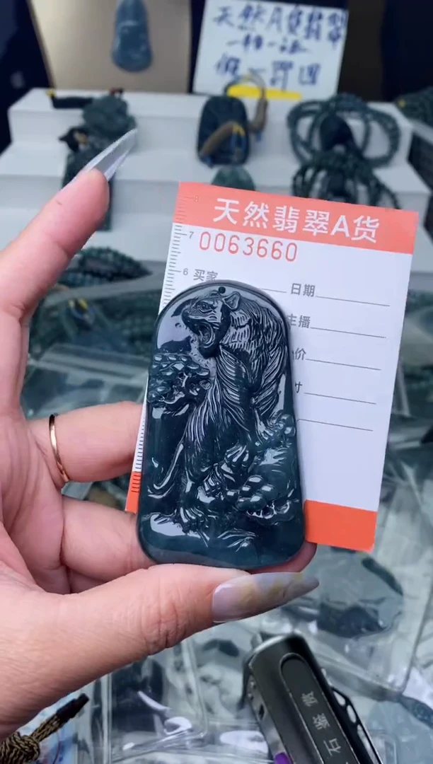 【闪购商品】翡翠颈饰未镶嵌············