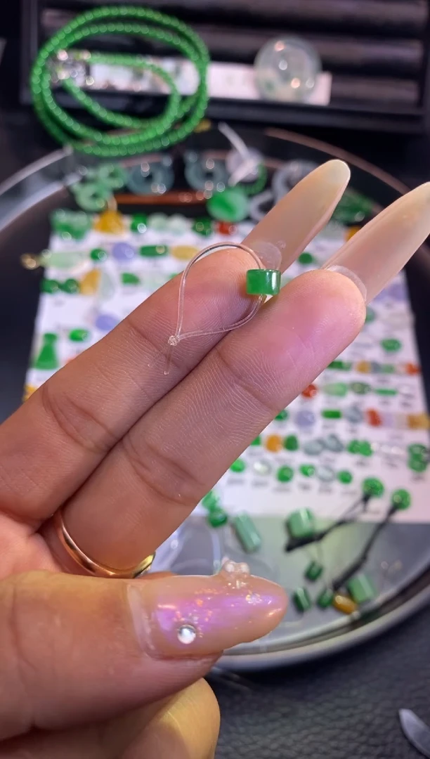 翡翠挂件未镶嵌珠子