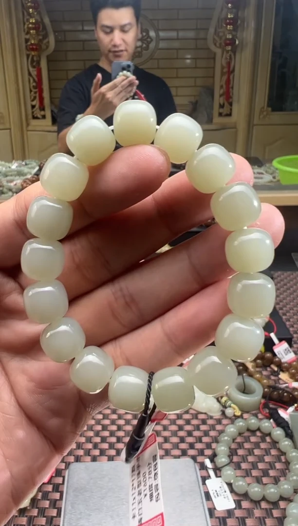 未镶嵌手串和田玉十*伊且末料青白玉老型珠手串卡11*12