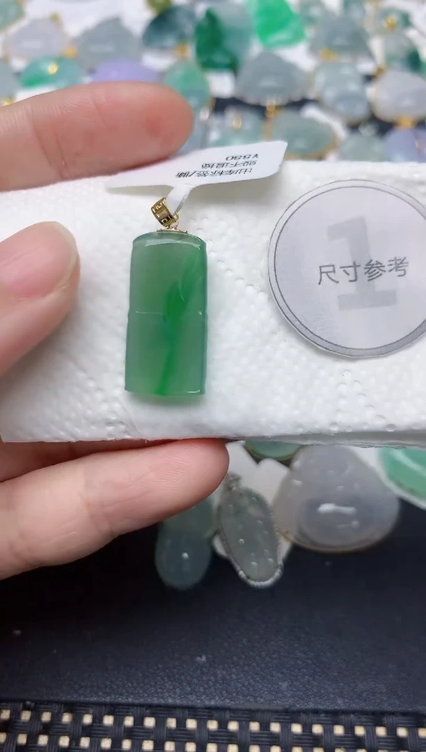 颈饰18K金镶嵌翡翠天然缅甸A货翡翠