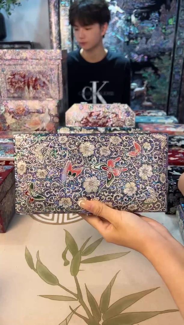 紫底白花黑金鲍·弘贝雅螺钿漆器文化馆